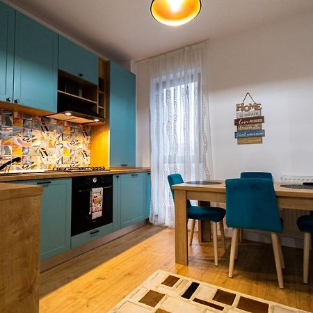 Lighthouse Central: Fortress Views & Free Parking Apartment Brasov Exterior photo