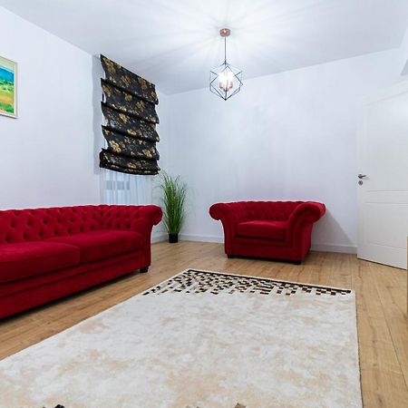 Lighthouse Central: Fortress Views & Free Parking Apartment Brasov Exterior photo