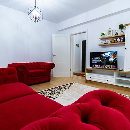 Lighthouse Central: Fortress Views & Free Parking Apartment Brasov Exterior photo