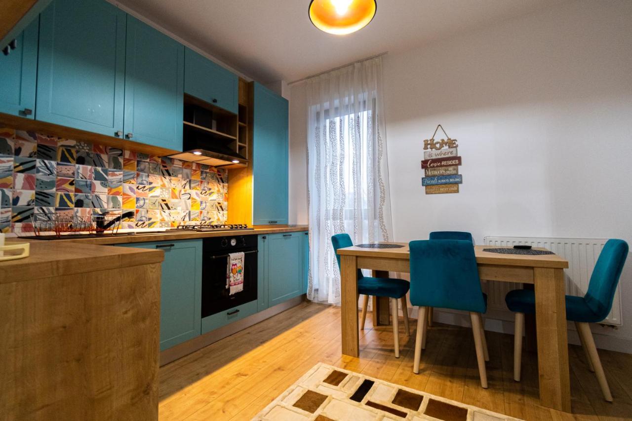 Lighthouse Central: Fortress Views & Free Parking Apartment Brasov Exterior photo
