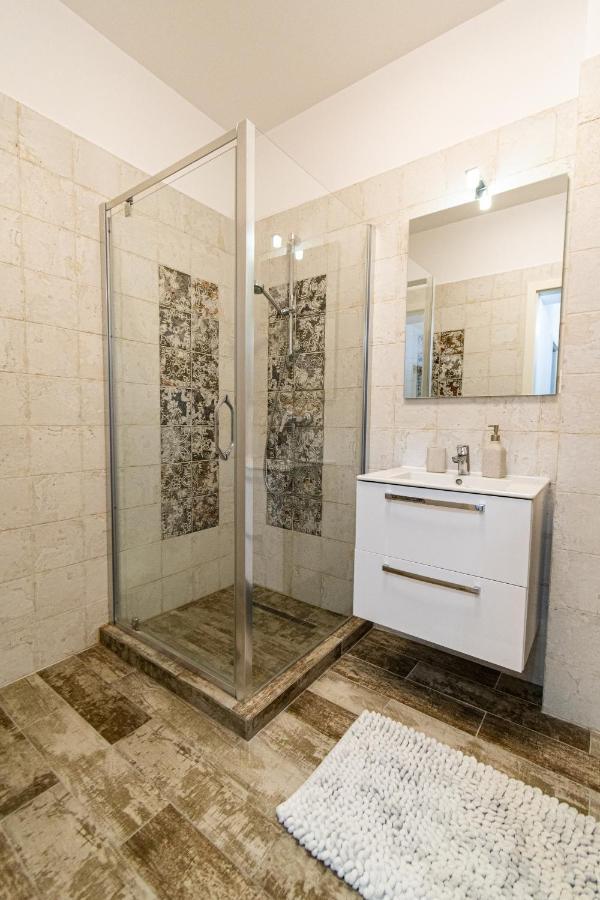 Lighthouse Central: Fortress Views & Free Parking Apartment Brasov Exterior photo