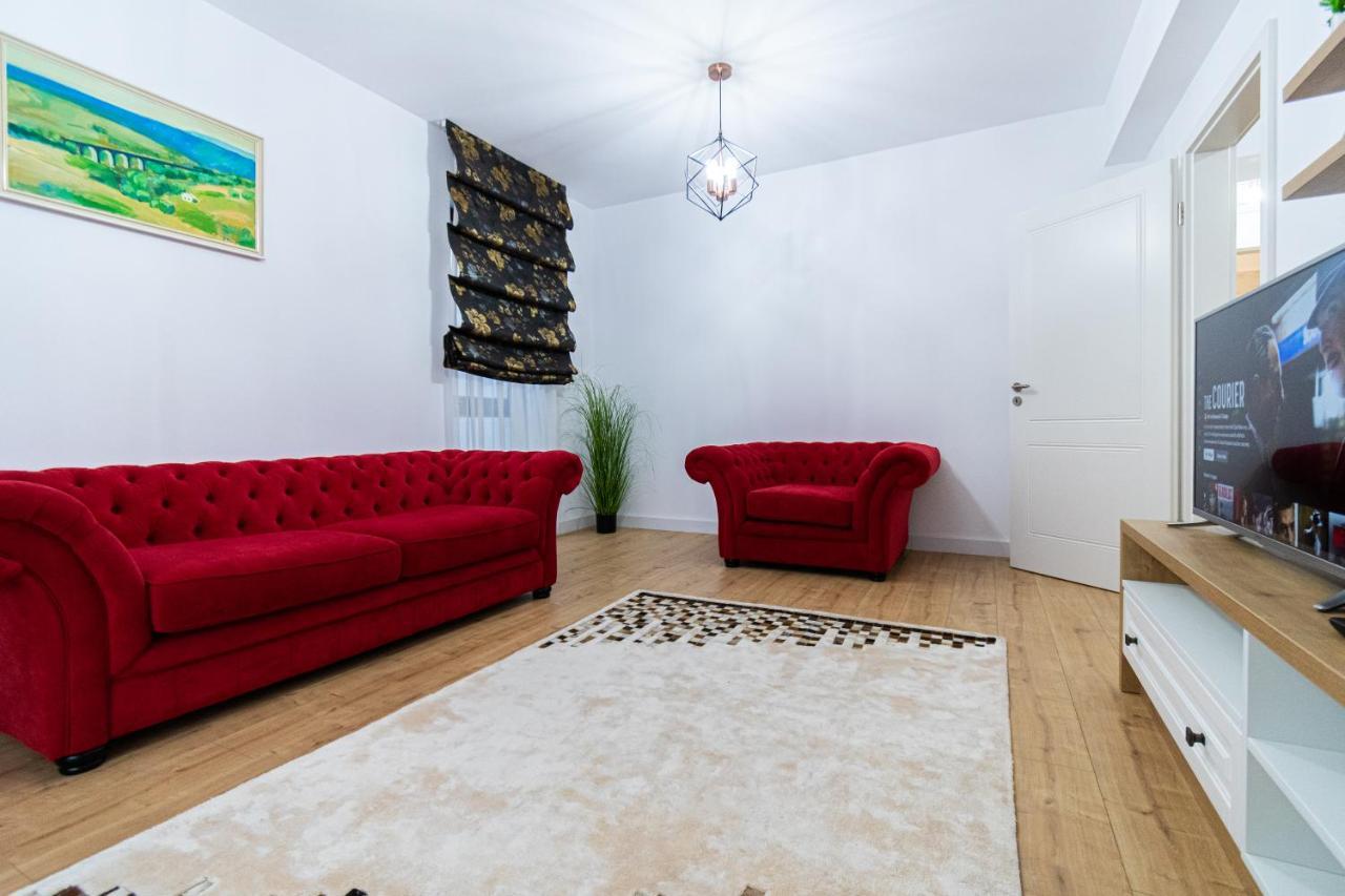 Lighthouse Central: Fortress Views & Free Parking Apartment Brasov Exterior photo