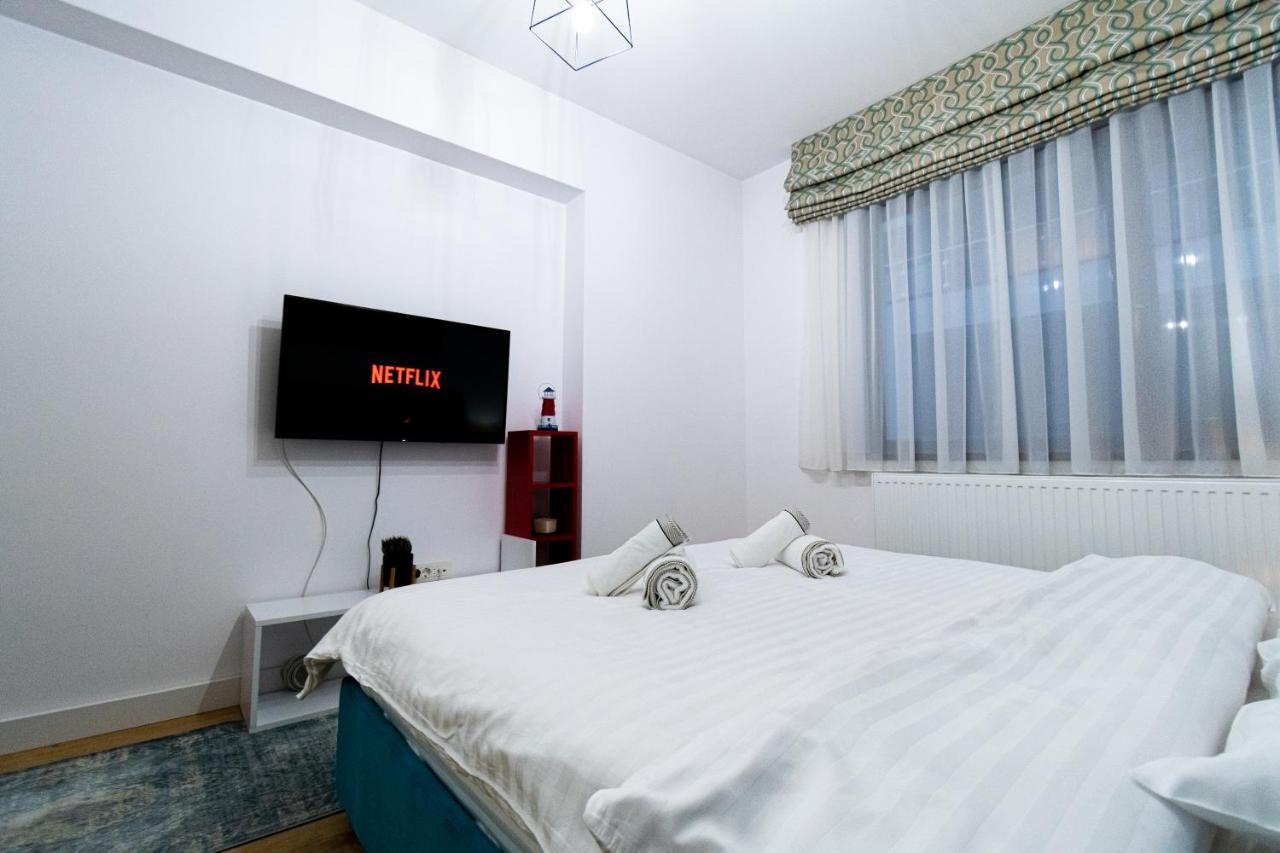 Lighthouse Central: Fortress Views & Free Parking Apartment Brasov Exterior photo
