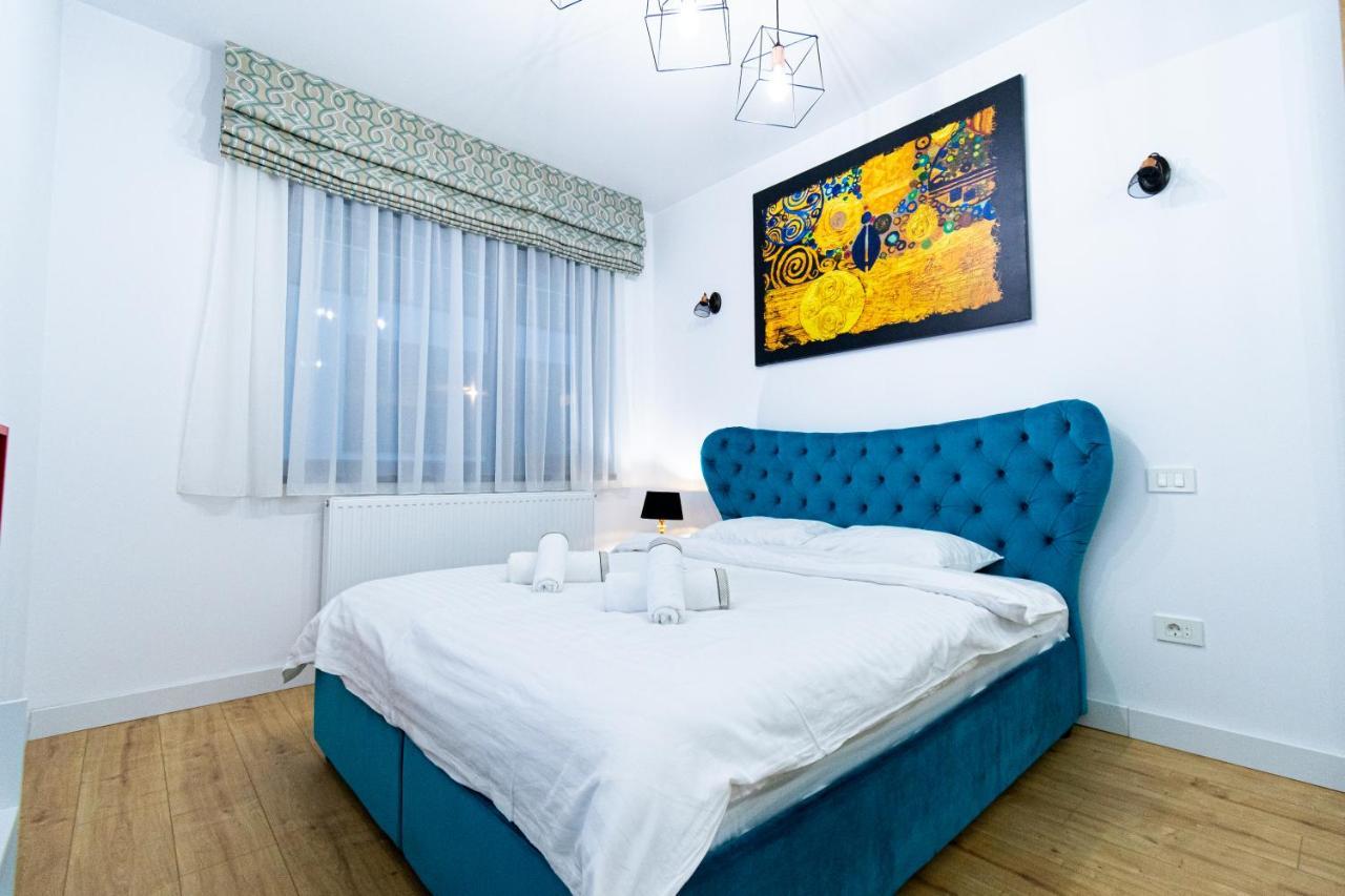 Lighthouse Central: Fortress Views & Free Parking Apartment Brasov Exterior photo